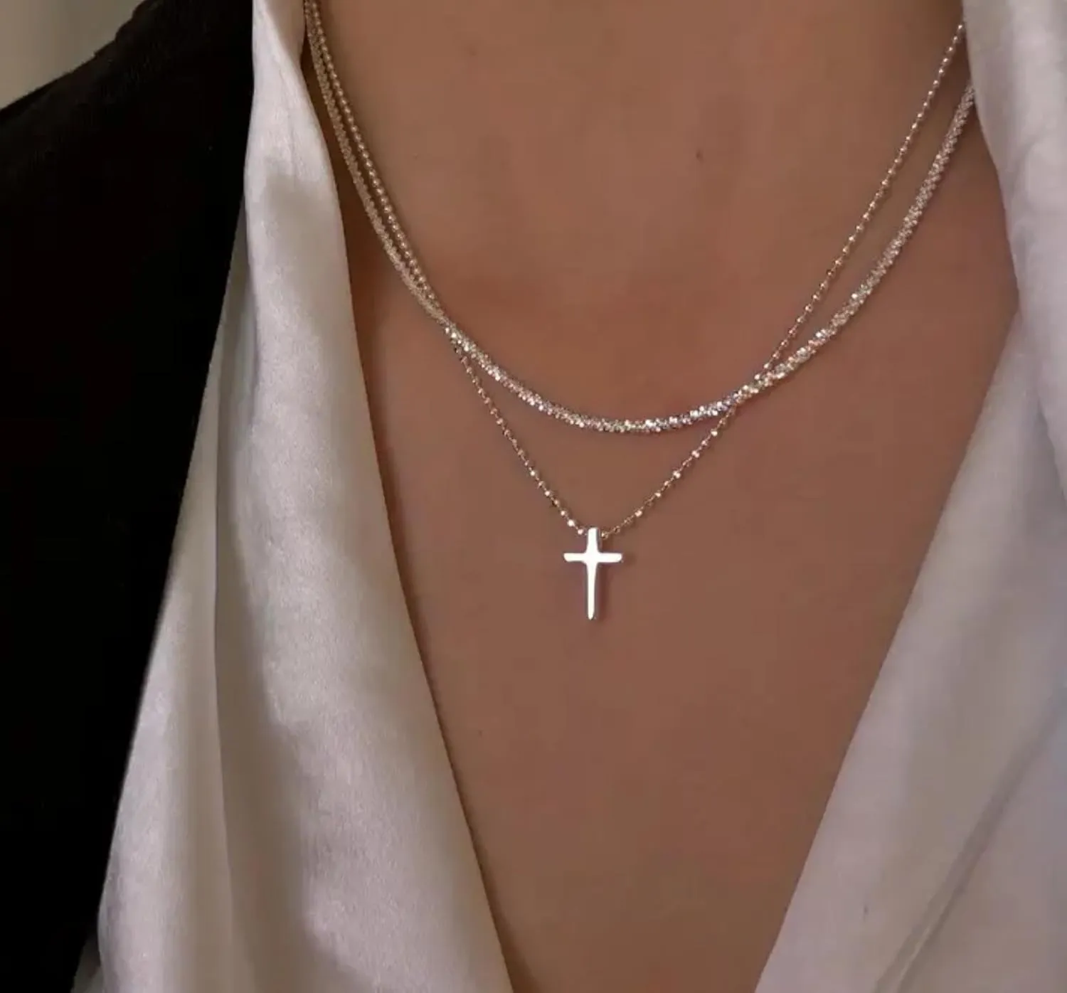 ASCOMY Cross Necklace for Women 14K Gold & Silver Plated Cross Pendant Necklace Trendy Cross Pendant Chain Necklace Minimalist Daily Decoration Jewellery For Women Dainty Religious Gift