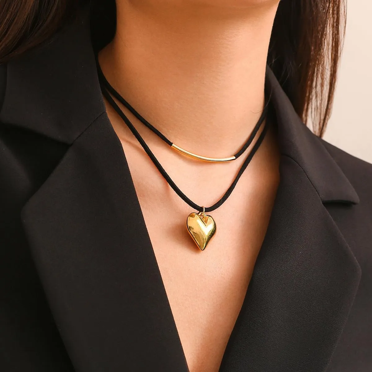 BSLVWG Black Velvet Choker Necklace Layered Heart Pendant Collar Necklaces Adjustable Classic Chain Lover Pendant Necklaces Gothic Jewelry for Women