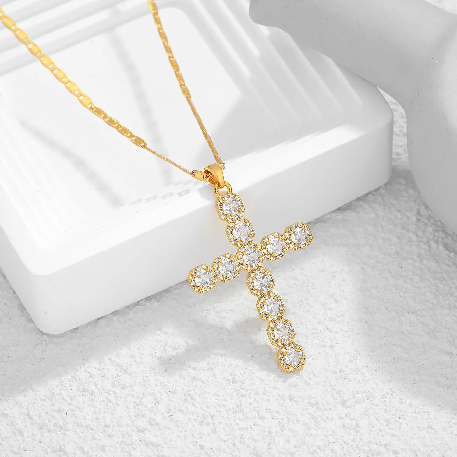 Cross Faith Pendant Necklaces for Women Trendy Gold Chain Cross Necklace Shiny Rhinestones Gold Charm Necklace Fashion Minimalist Faith Jewelry