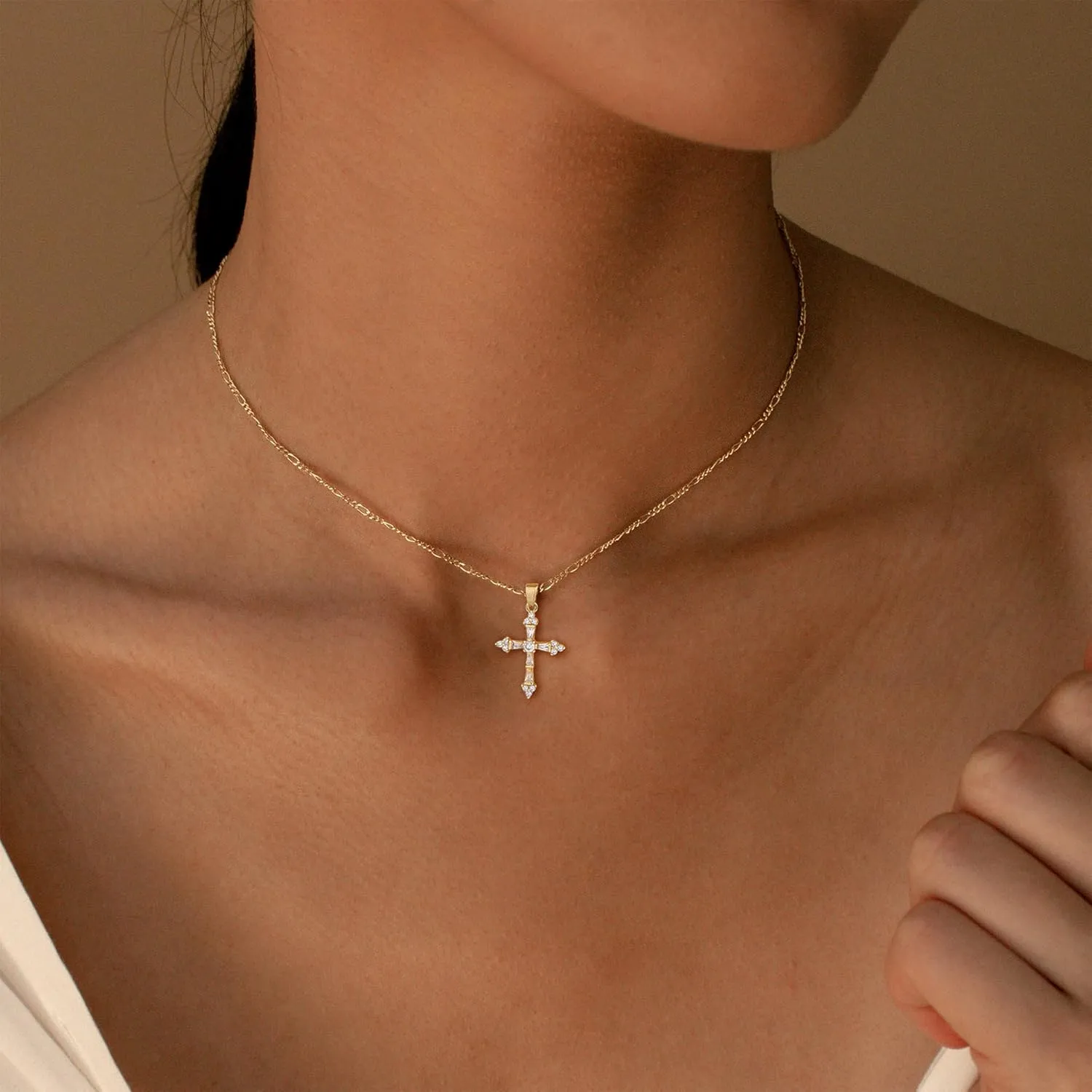 Cross Necklace for Women, Dainty Gold Necklace 14K Gold Plated Cute Small Cross Choker Necklaces for Women Trendy Simple Charm Gold Pendnat Fashion Womens Jewelry