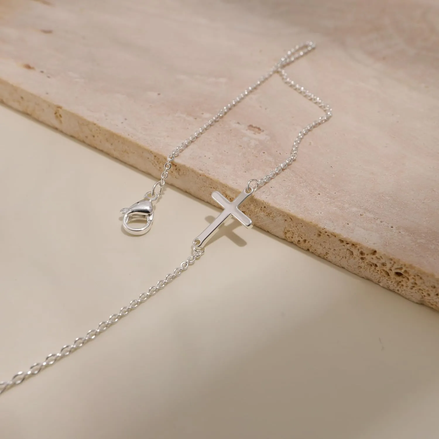 Cross Necklace for Women, Small 14K Gold Plated Cross Pendant Necklace Dainty Gold Cross Necklace Cute Cross Choker Necklace Simple Gold Charm Necklace for Women Trendy Jewelry Gifts