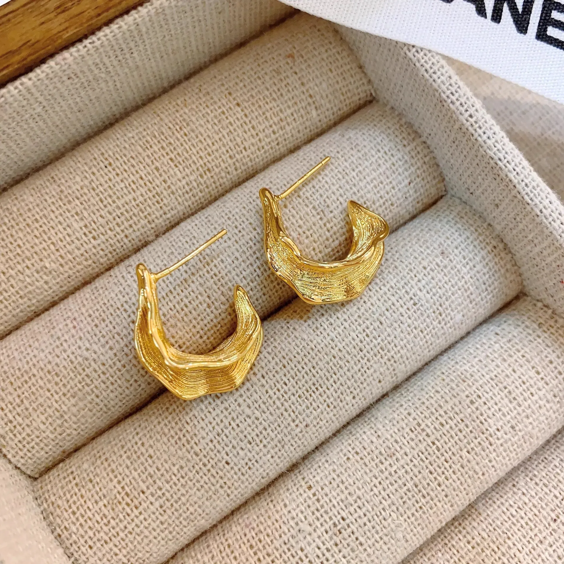 Dried Leaf Shaped Gold Pin Earrings JLT12842