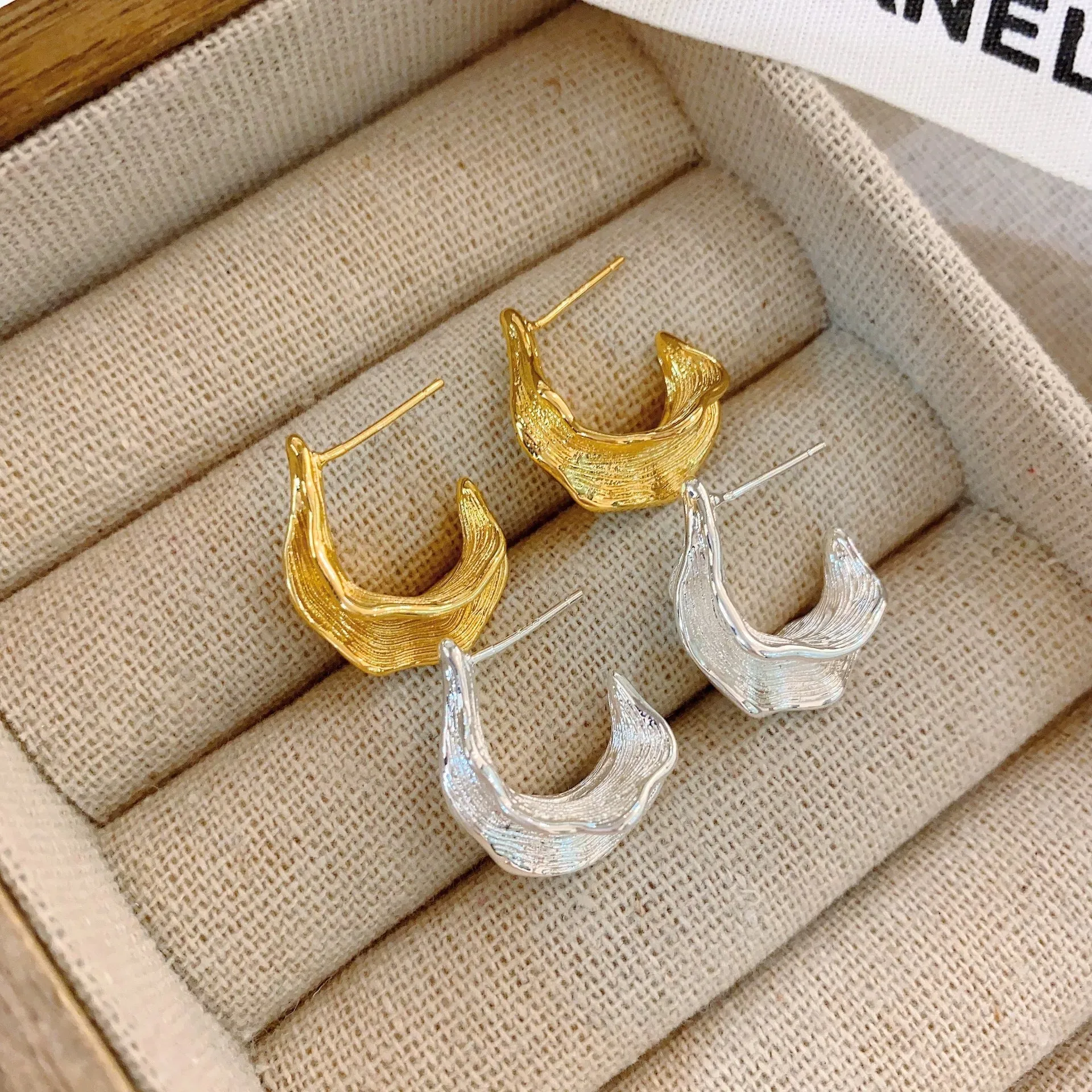 Dried Leaf Shaped Gold Pin Earrings JLT12842
