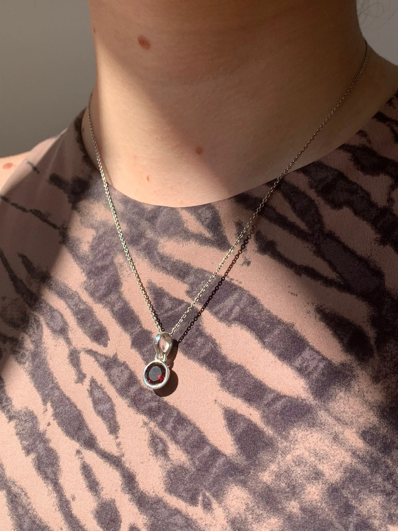 Garnet Naevia Pendant - XSmall Round