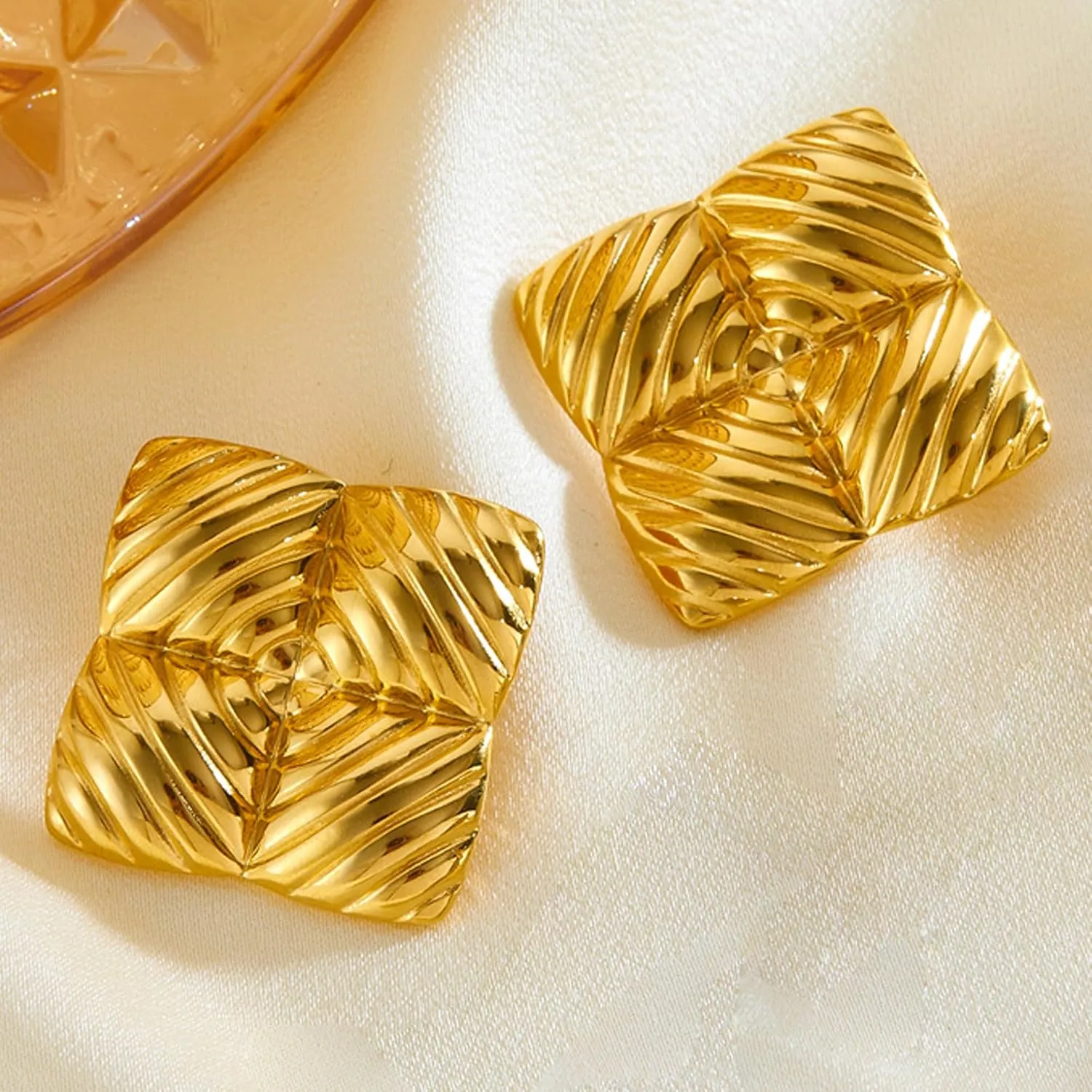 Gold Chunky Earrings for Women Large Gold Statement Earrings Big Gold Teardrop Stud Earrings Exaggerated Geometric Dangle Earrings Vintage Jewelry for Women
