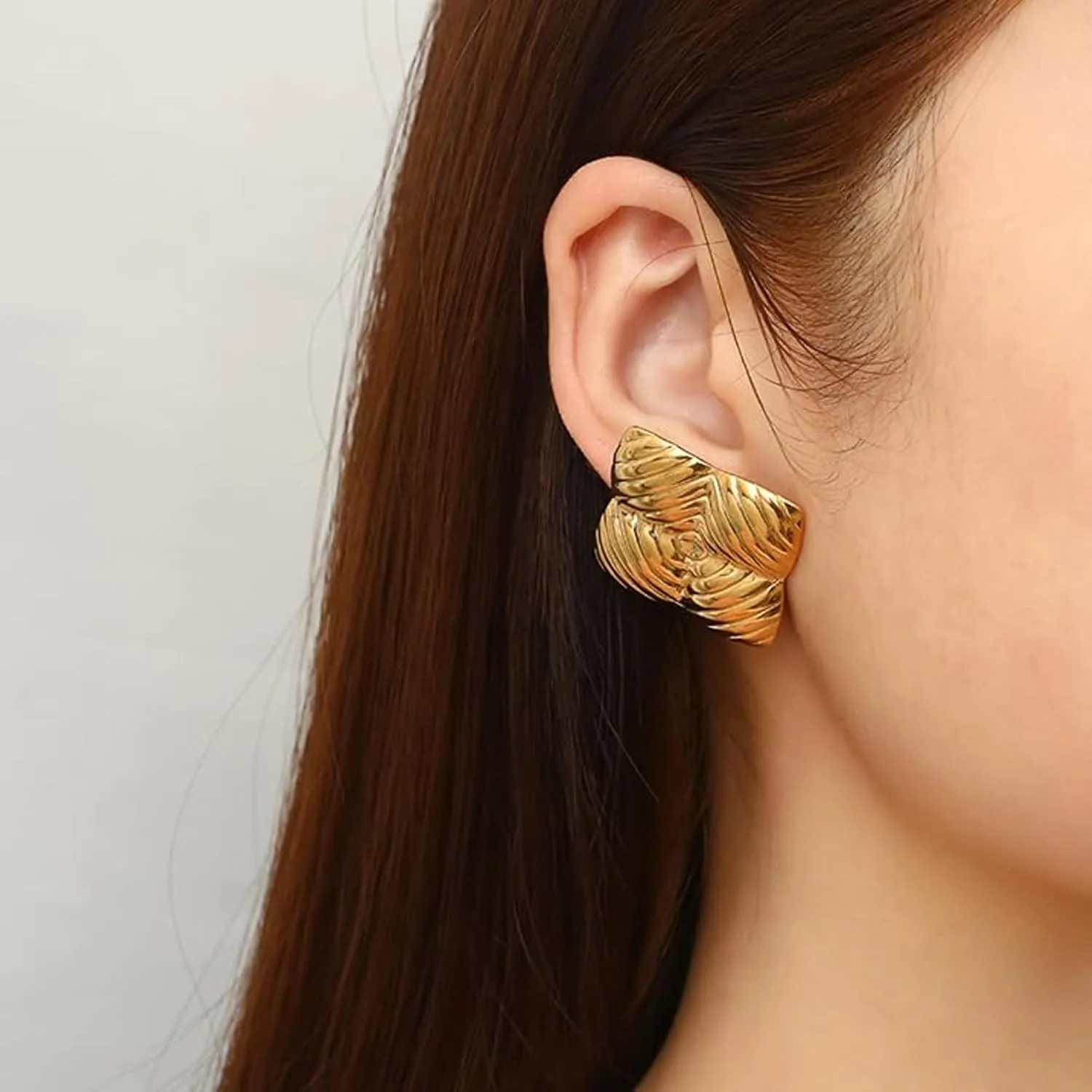 Gold Chunky Earrings for Women Large Gold Statement Earrings Big Gold Teardrop Stud Earrings Exaggerated Geometric Dangle Earrings Vintage Jewelry for Women