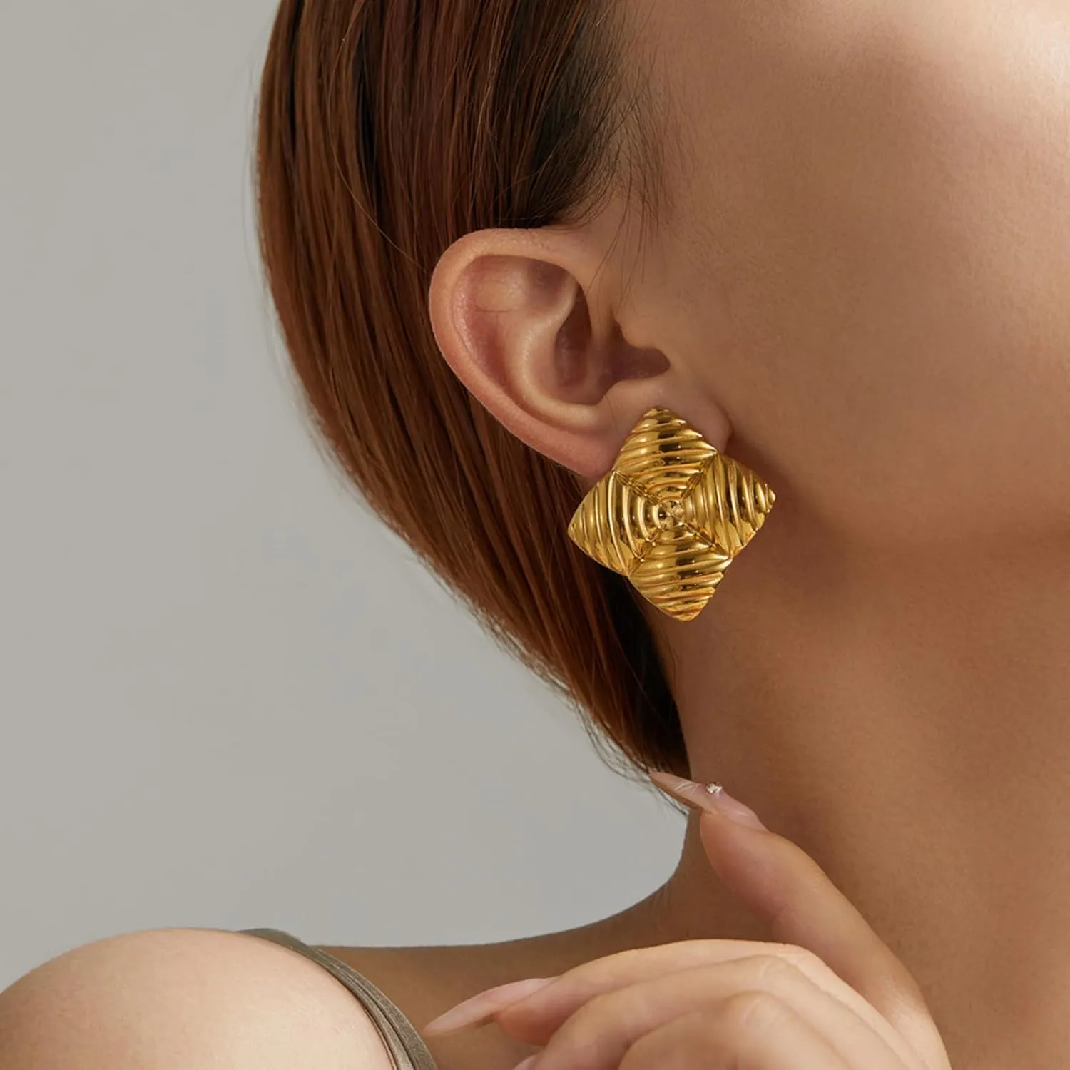 Gold Chunky Earrings for Women Large Gold Statement Earrings Big Gold Teardrop Stud Earrings Exaggerated Geometric Dangle Earrings Vintage Jewelry for Women