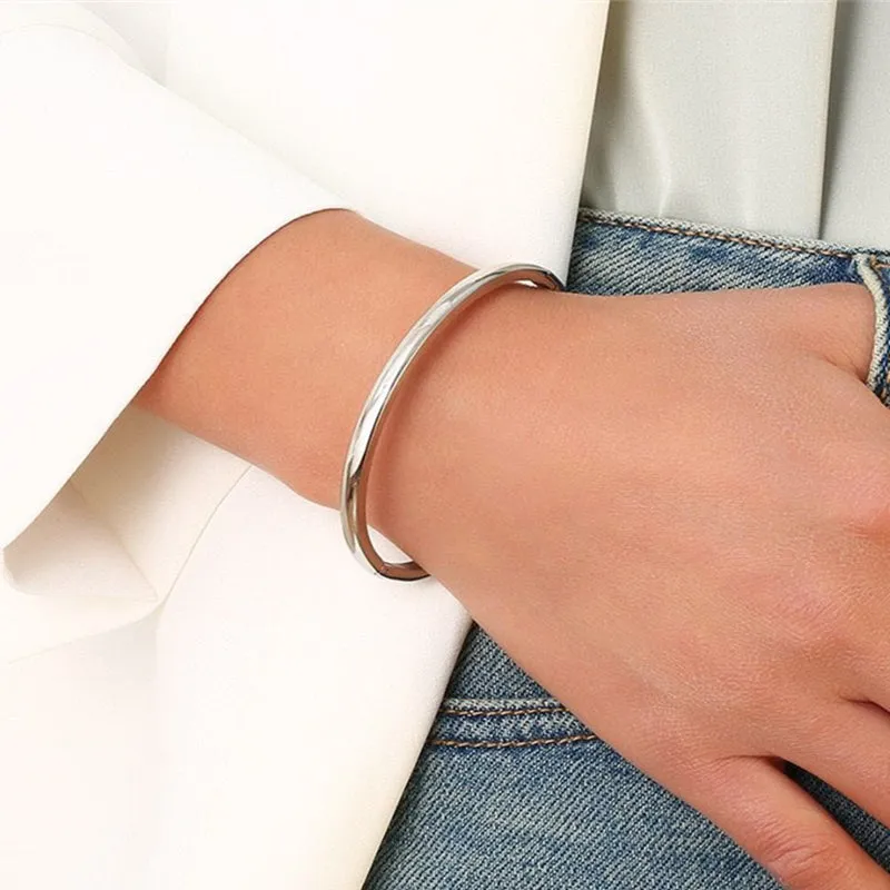 Leonor Bangle