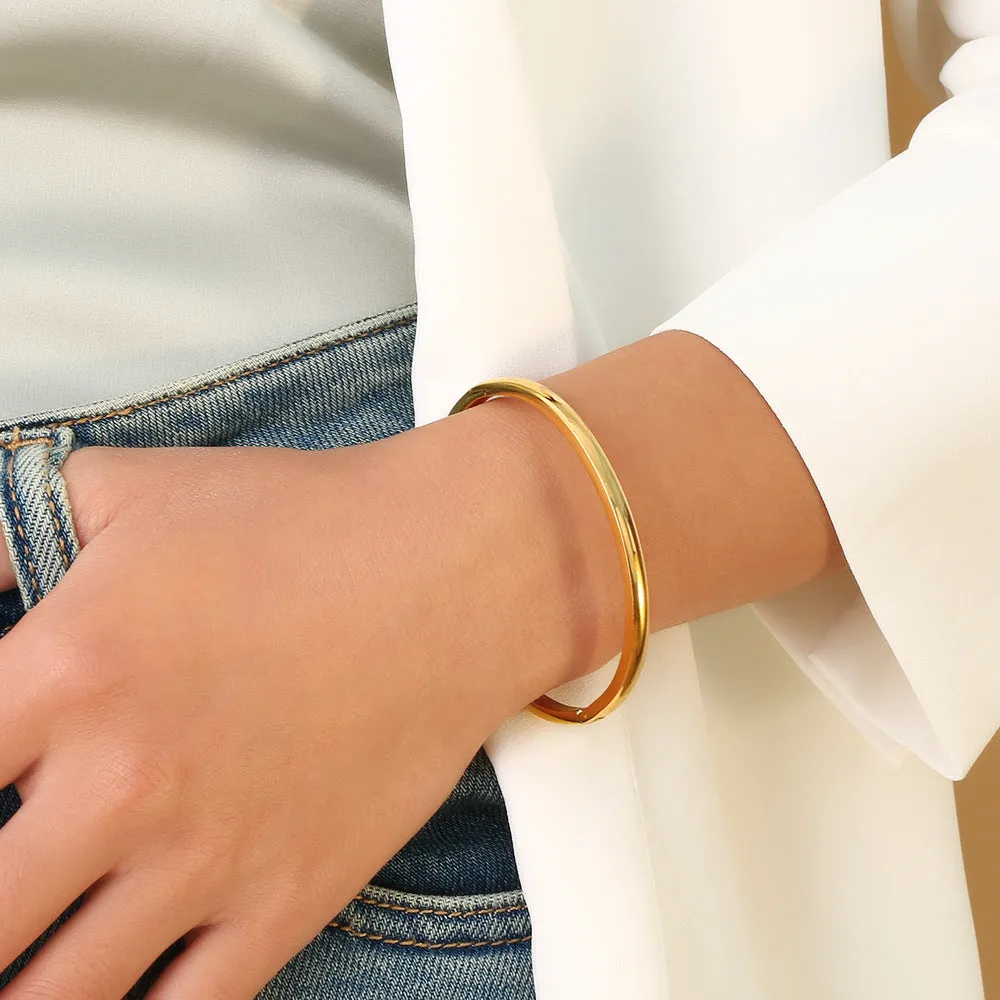 Leonor Bangle