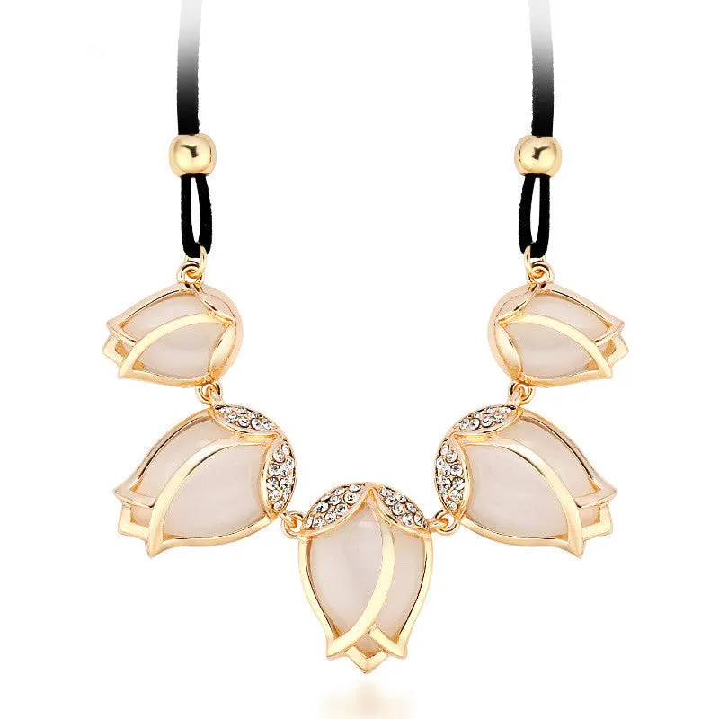 New Design Flower Necklaces Zinc Alloy Opal Rhinestone Rope Chain Pendant Necklace Chokers Necklaces For Women Jewelry