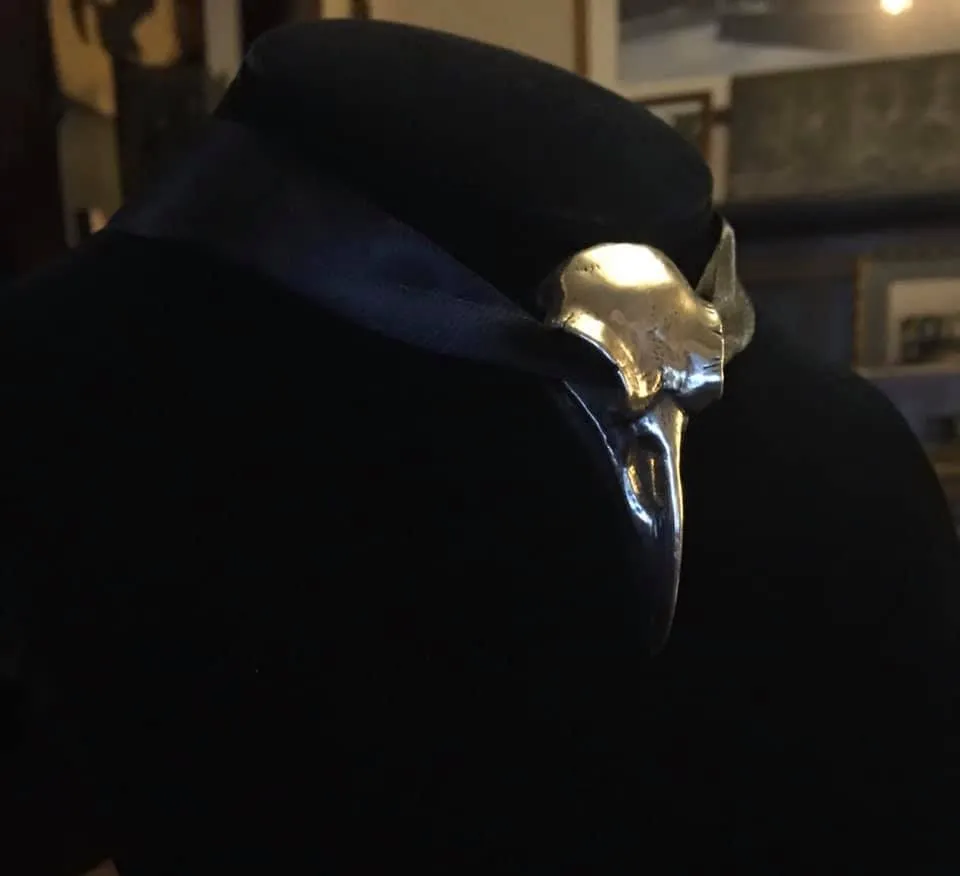RAVEN SKULL CHOKER