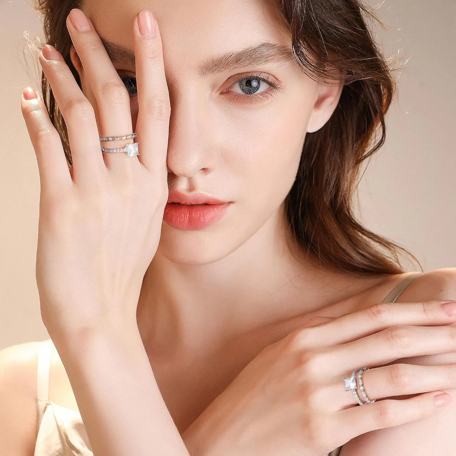 SMILEST 1.5ct Princess Moissanite Rings for Women, D Color VVS1 Clarity Lab Created Moissanite Wedding Rings 18K White Gold Plated 925 Sterling Silver 4 Prong Moissanite Side Stone Engagement Rings